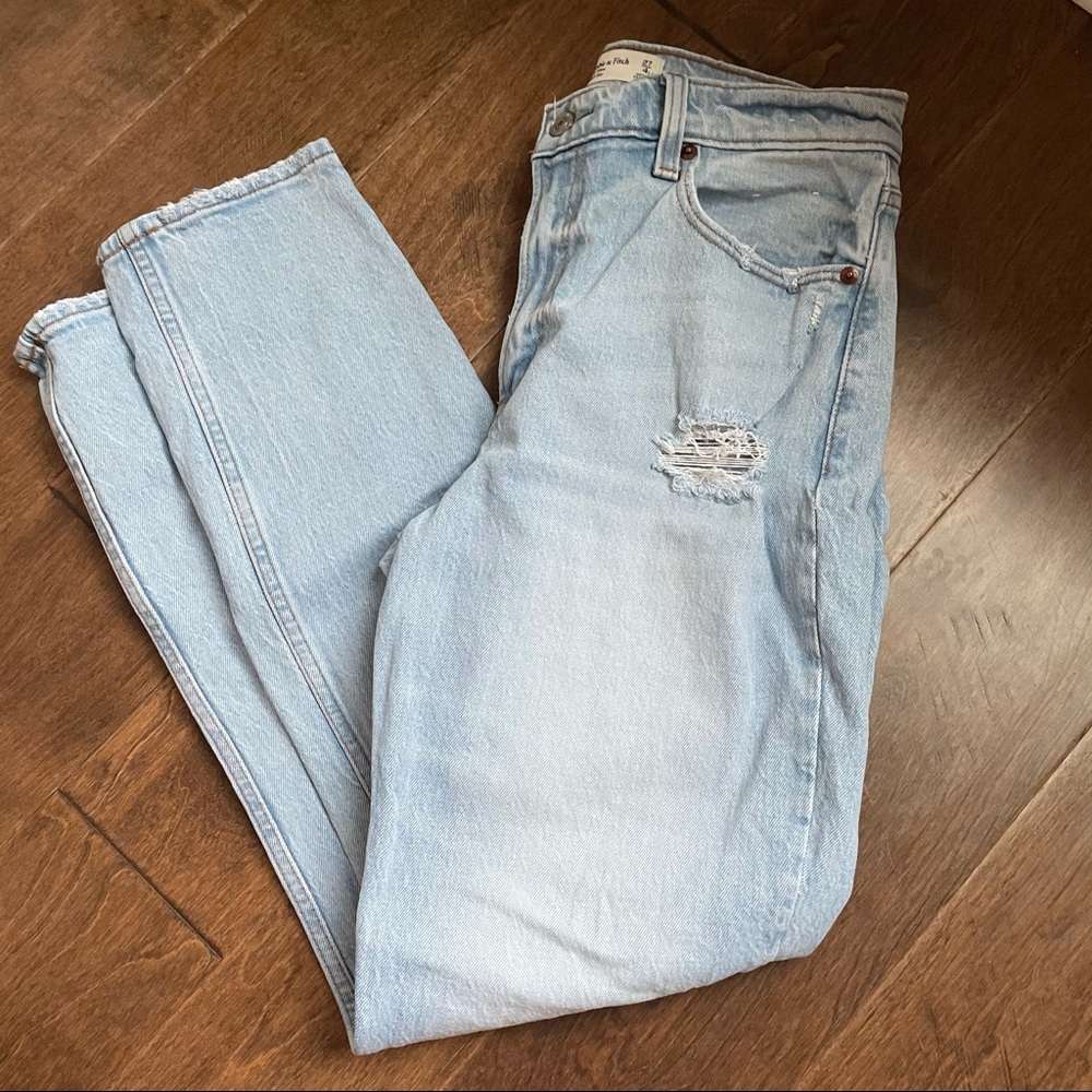 Abercrombie High Rise Mom Jeans - Size 27L